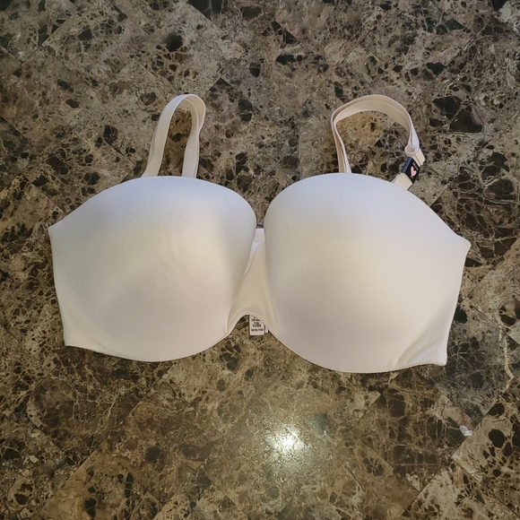 Victoria's Secret Strapless Bra Set - Picture 2 of 10